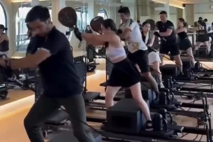 Kombinasi Olahraga Padel-Pilates Viral di Media Sosial, Tuai Kritik Pedas